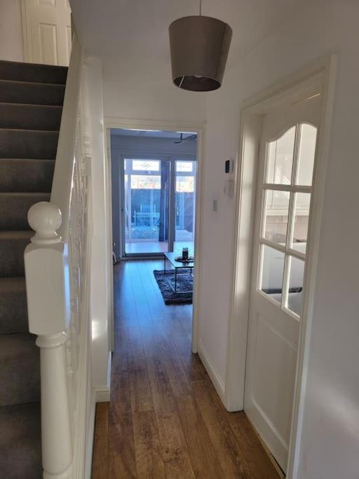 2 Bedroom End Of Terrace House Wellington  Exterior photo