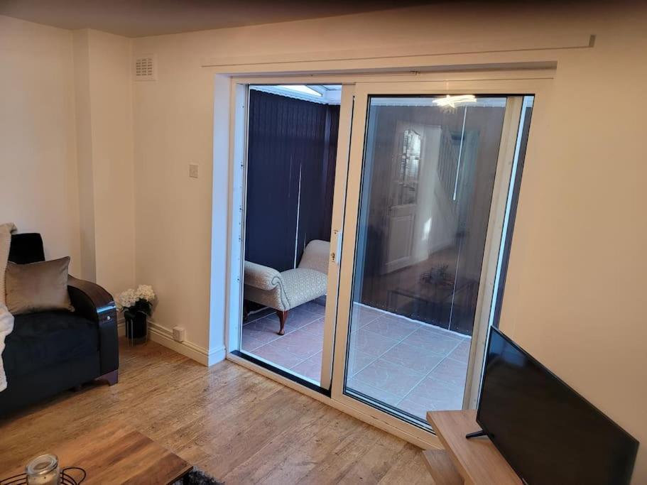 2 Bedroom End Of Terrace House Wellington  Exterior photo