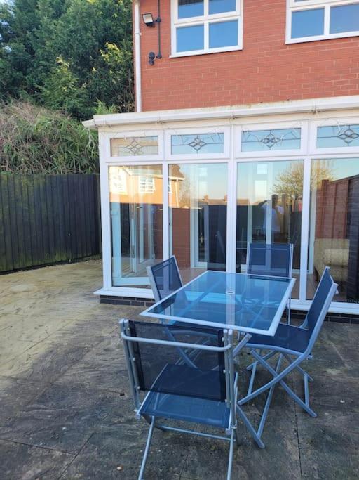 2 Bedroom End Of Terrace House Wellington  Exterior photo